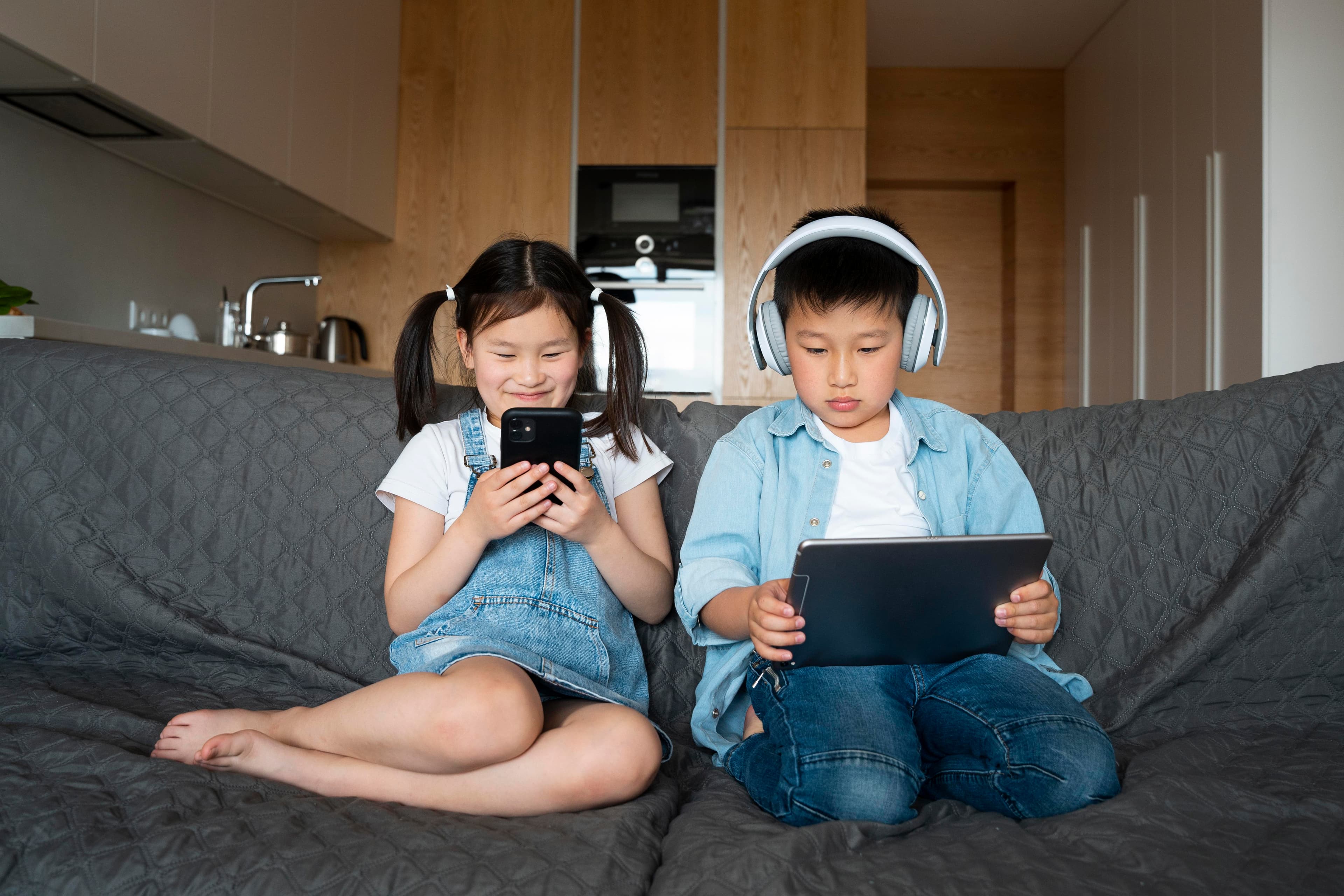 Screen Time pada Anak dan Dampaknya terhadap Tumbuh Kembang | Kita Sehat