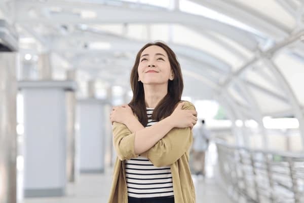 Self-Healing Paling Simpel yang Bisa Kamu Lakuin Sekarang: Butterfly Hug