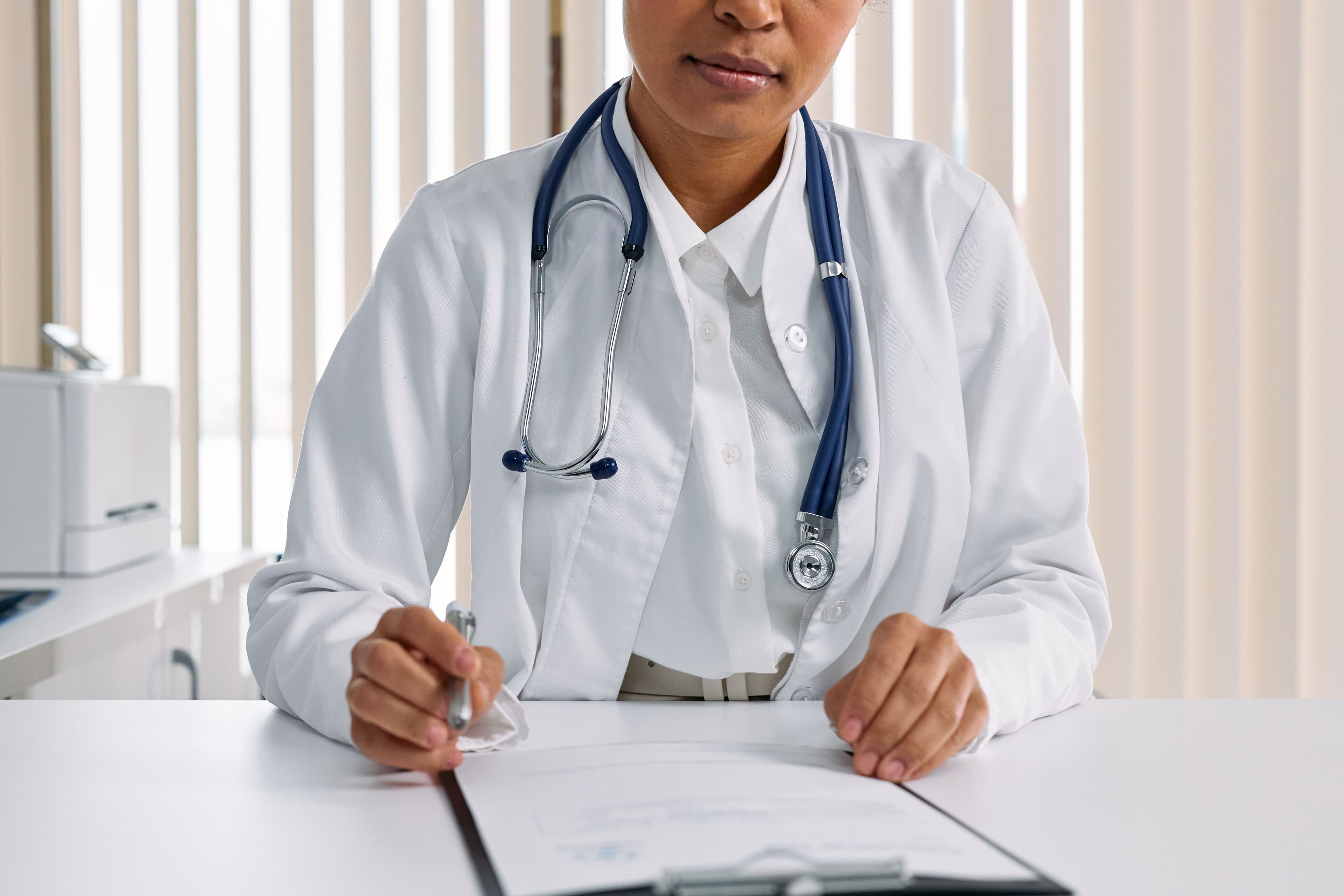 Kapan Harus Memeriksakan Diri ke Dokter Saat Demam?