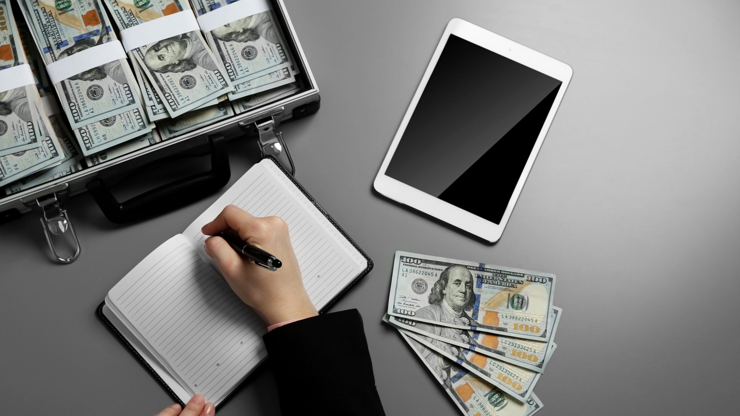 💰 Kesehatan Finansial Tiap Generasi: Tantangan & Strategi Cerdas Mengelola Uang